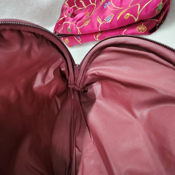 *New Low Price* Red Embroidered Cosmetic Bag Set - Picture 6 of 8